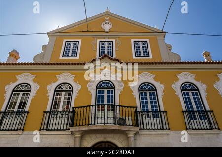 Fassade des Schlosses des Grafen von Monte Real im frühen 20. Jahrhundert im Stil der Neorenaissance erbaut und Neo-rokoko architektonischen Stilen, in Lissabon, Portugal Stockfoto