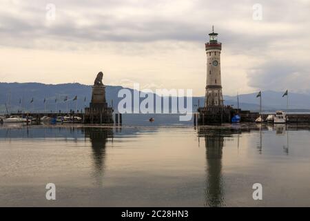 Stimmungsvolles Bild Hafeneingang Insel Lindau, Bodensee Stockfoto