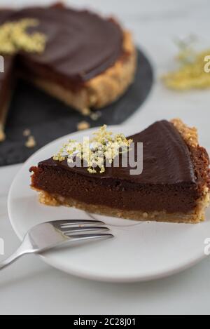 Süße hausgemachte Schokolade Holunderblüten Kuchen Stockfoto