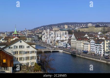 Blick auf die Limmat in Zürich, Schweiz Stockfoto