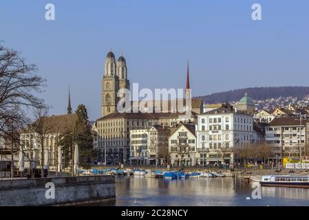 Blick auf die Böschung des Flusses Limmat, Zürich Stockfoto