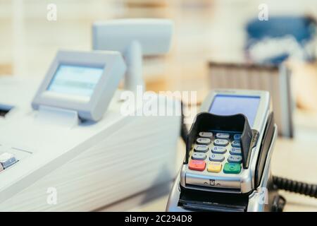 Kasse in einem Geschäft, Verkauf Stockfoto