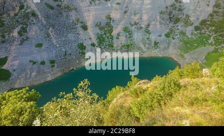 Blauer See Imotski in Kroatien Stockfoto