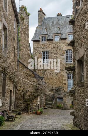 Straße in Dinan, Frankreich Stockfoto