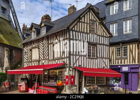 Historisches Haus in Honfleur, Frankreich Stockfoto