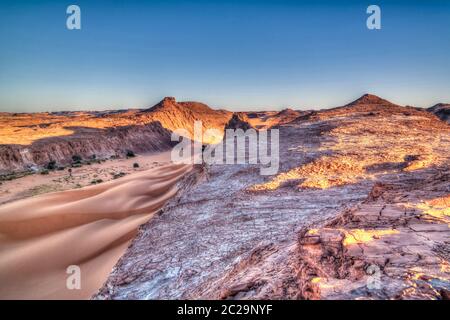 Luftaufnahme Panoramaaussicht in der Nähe von Boukkou See Gruppe von Ounianga Serir Seen in der Ennedi, Tschad Stockfoto