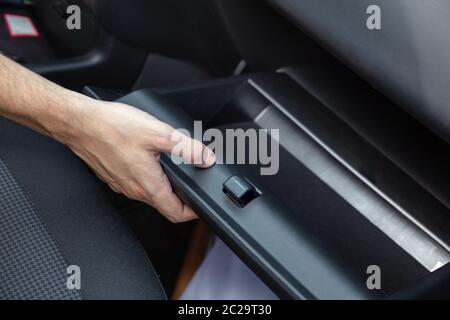 Fahrertür leer Ablagefach Ablagefach im Auto Stockfoto