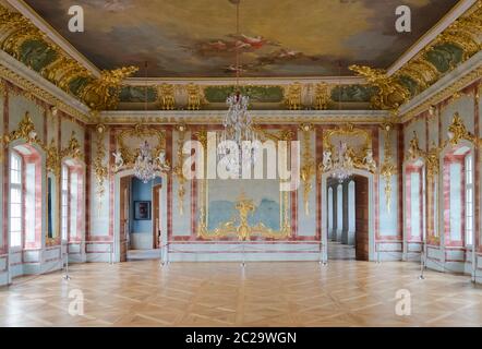 Ein Blick auf den reich verzierten Thronsaal. Im Rundāle-Palast in Pilsrundāle, Lettland. Stockfoto