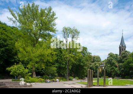 Deutschland, Nordrhein-Westfalen, Wuppertal-Elberfeld, Deweerthscher Garten, Blick zur Neuen Reformierten Sophienkirche Stockfoto