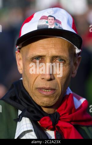 Pro Bashar al-Assad der Präsident von Syrien Anhänger bei einem Stop the war Coalition Protest gegen die militärische Aktion am vergangenen Freitag (14. April 2018) Stockfoto