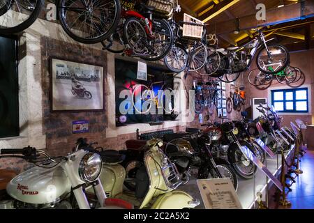 Istanbul, Türkei, März 2019: Klassische Motorräder im Rahmi M. Koc Industrial Museum. Koc Museum ist Industrie-Museum gewidmet t Stockfoto