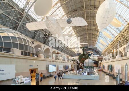 Moskau, Russland - 28. November 2018: Innenausstellung im Space Pavillon am VDNH. Modernes Museum des russischen Kosmos explorati Stockfoto