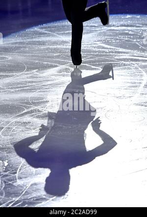 Eislaufen Silhouette auf der Eisbahn, in Mailand. Stockfoto