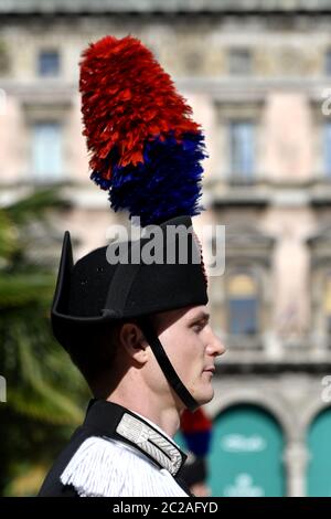 italienische hohe Uniform Carabiniere, steht für die Feierlichkeiten des Tages der Nationalen Einheit und Streitkräfte, in Mailand. Stockfoto