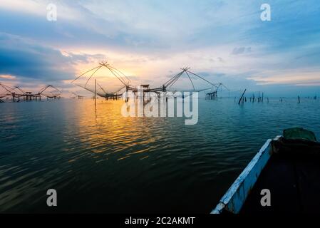 Ländliche Lebensweise am Pakpra Kanal während Sonnenaufgang in Thailand Stockfoto