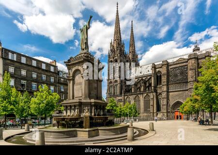 Die Kathedrale von Clermont-Ferrand Notre-Dame-de-l'Assomption, Place de La Victoire, Clermont Ferrand, Puy de Dome, Auvergne Rhone Alpes, Franc Stockfoto