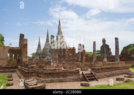 Buddhistische Tempel der alten Hauptstadt Thailands, Ayutthaya; heute UNESCO-Weltkulturerbe, in Ayutthaya. Stockfoto