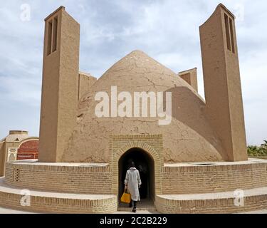 Windtürme der persischen Wüstenstadt Yazd, Iran. Stockfoto