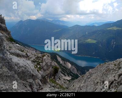 Wandern auf der Seebergspitze, einem Berg in Tirol Stockfoto