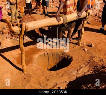 Bergbau von Edelsteinen, Gold und Saphiren. Ilakaka Ihosy District, Ihorombe Region, Madagaskar Stockfoto