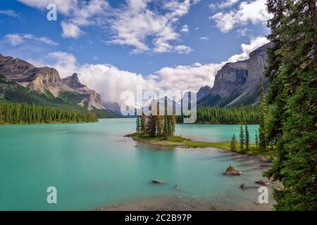 Geisterinsel in Maligne Lake, Jasper National Park, Alberta, Rocky Mountains, Kanada Stockfoto