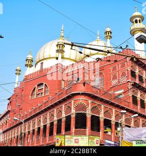 Nakhoda Masjid, Kalkutta, Indien. Es ist einer der besten Touristenattraktionen. 10.000 Gläubige können ihr Gebet aufführen. Stockfoto