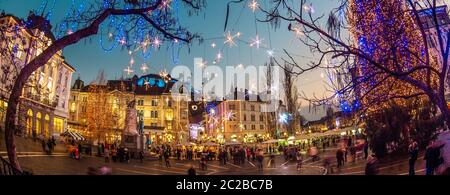 Romantische Ljubljanas Innenstadt für Weihnachten dekoriert. Preseren Platz, Ljubljana, Slowenien, Europa. Stockfoto