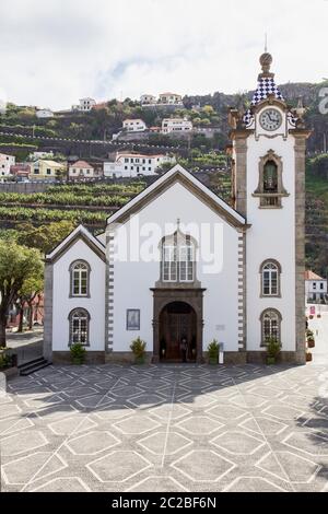 Igreja Matriz de Sao Bento oder St. Benedikt Kirche in Ribeira Brava auf der Insel Madeira, Portugal Stockfoto