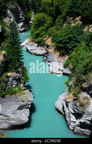 Ein Blick auf Shotover Canyon an einem sonnigen Sommertag. Neuseeland. Stockfoto