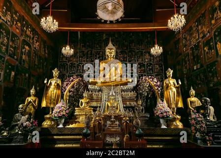 Ayutthaya, Thailand -31. Juli 2018 : Goldener Buddha im Wat Phanan Choeng, Buddha Statue von Ayutthaya, Thailand Stockfoto