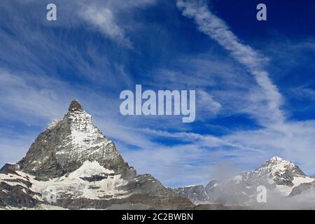 Matterhorn. Die Höhe des Gipfels beträgt 4478 Meter. Blick von der Schweizer Stadt Zermatt auf einen Su Stockfoto