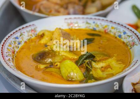 grünes Curry Huhn in Kokosmilch, grünem Curry-thai-Küche Stockfoto