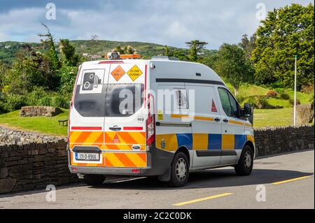 Irish Speed Van am Straßenrand fangen Geschwindigkeitsfahrer in Schull, West Cork, Irland. Stockfoto