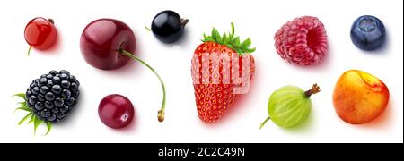 Sortiment von verschiedenen Beeren auf weißem Hintergrund, Flach, Ansicht von oben Stockfoto