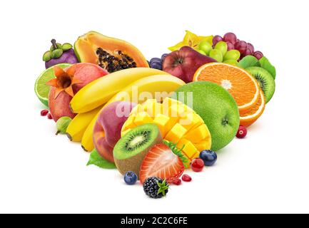 Herzform aus verschiedenen Früchten und Beeren isoliert auf weißem Hintergrund Stockfoto