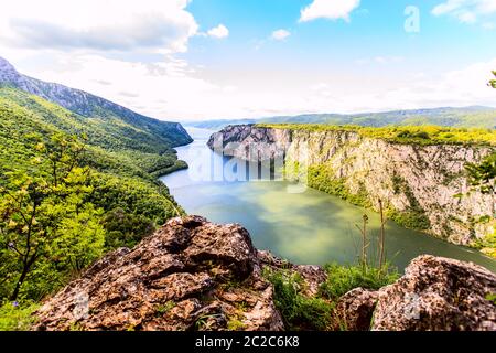 Schöne Naturlandschaft , Schlucht Donau Fluss , die Eisernen Tore , befindet sich im Osten Serbiens, Grenze zu Rumänien, Europa Stockfoto
