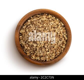 Buchweizen Flocken auf weißem Hintergrund mit Freistellungspfad isoliert Stockfoto