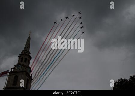 Ein Londoner Überflug während des Queens Jubilee Stockfoto