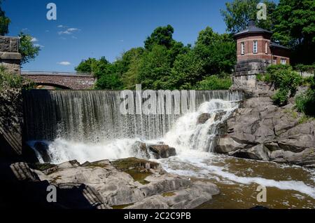 Wasserfall in Vanhankaupunginkoski, Helsinki, Finnland Stockfoto