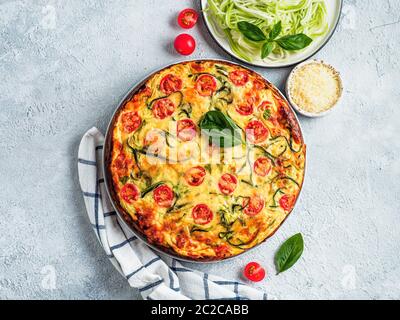 Köstliche Zucchini Pie, Blick von oben Stockfoto