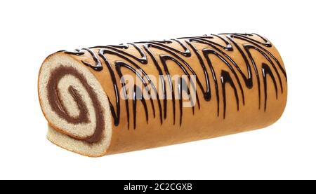 Biskuit Rolle auf weißem Hintergrund, swiss Roll mit Schokolade Stockfoto