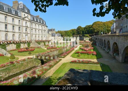 Garten der Burg Hermine in Vannes, einer Gemeinde im Département Morbihan in der Bretagne im Nordwesten Frankreichs Stockfoto