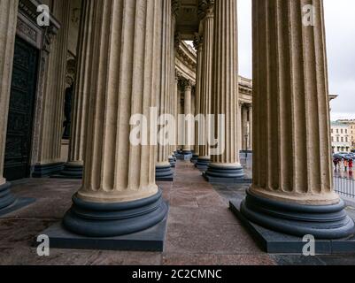 Kolonnaden Säulen der Kasan Kathedrale, St. Petersburg, Russland Stockfoto