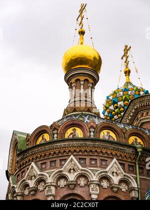 Kirche des Erlösers auf verschütteten Blut Zwiebelkuppen, St. Petersburg, Russland Stockfoto