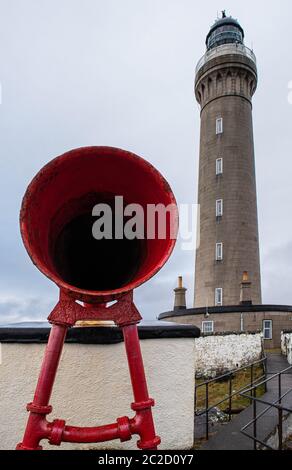 Das Nebelhorn am Ardnamurchan Lighthouse, EINEM Leuchtturm aus dem 19. Jahrhundert, der sich am westlichsten Punkt Schottlands befindet. Stockfoto