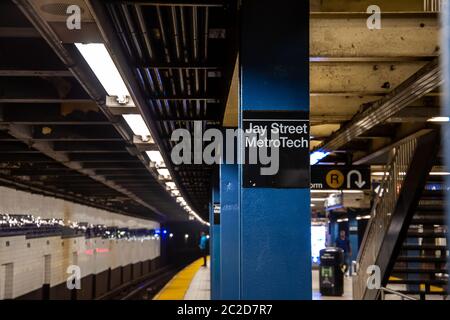 Brooklyn, NY / USA - JUL 31 2018: Jay Street Metro Tech Subway Sign Stockfoto