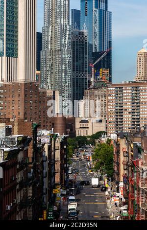 New York City/USA - 31.JULI 2018: Wolkenkratzer und Apartment Gebäude in Chinatown in Manhattan Stockfoto