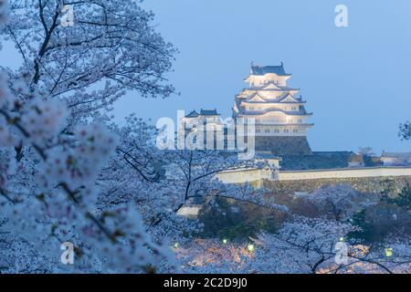 Himeji Castle bekannt als White Heron Castle aufgrund seiner eleganten, weißen Erscheinung. Die Burg ist sowohl ein nationaler Schatz als auch ein Weltkulturerbe. Unli Stockfoto