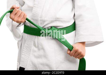 Nahaufnahme von den mittleren Abschnitt eines Mädchens im Kimono und band ihre Green Belt, auf weißem Hintergrund. Stockfoto