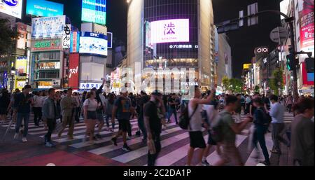 Tokio, Japan, 28. Juni 2019: Shibuya-Viertel bei Nacht Stockfoto